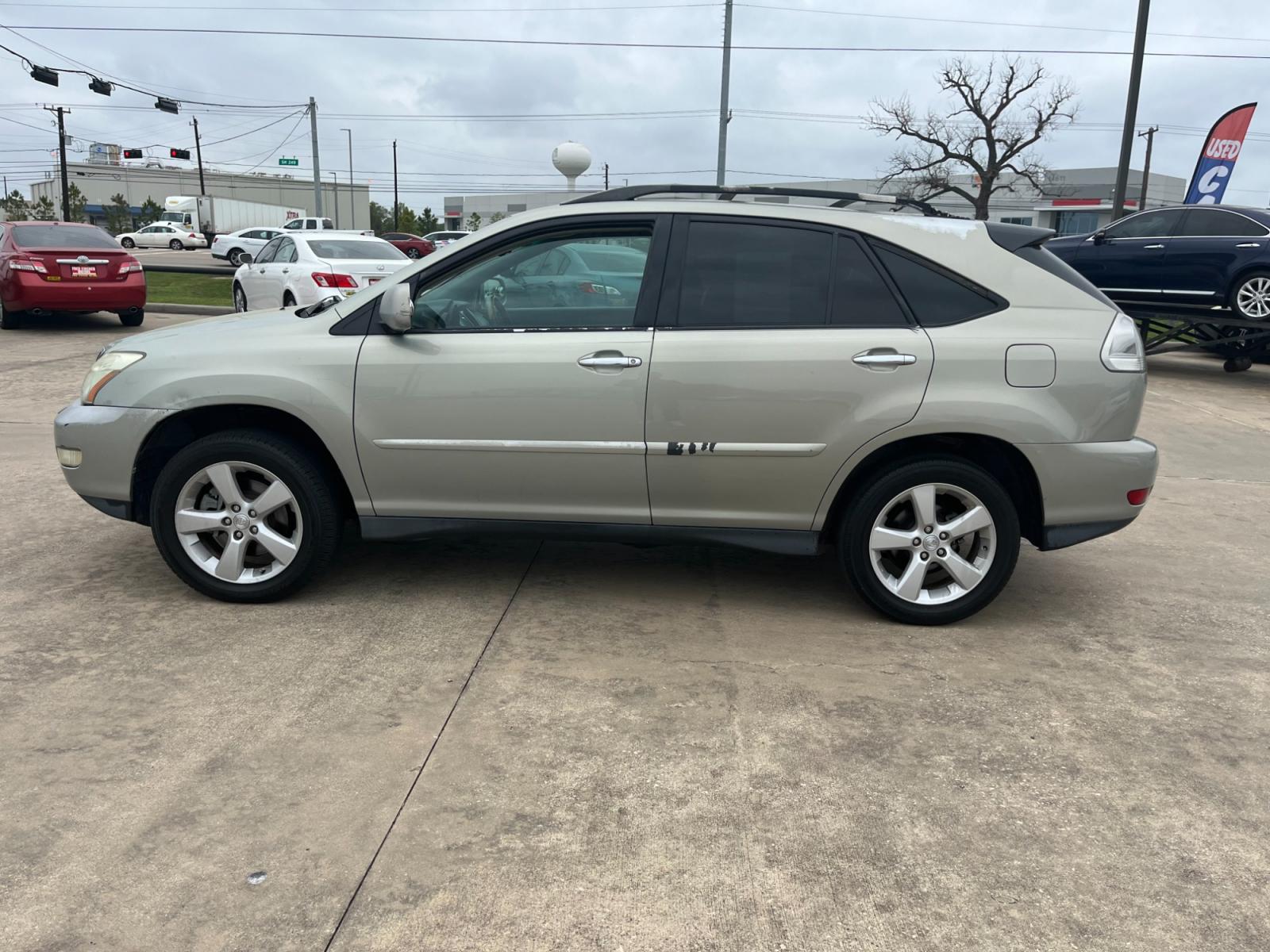 2004 SILVER /TAN Lexus RX 330 2WD (2T2GA31U44C) with an 3.3L V6 DOHC 24V engine, 5-Speed Automatic Overdrive transmission, located at 14700 Tomball Parkway 249, Houston, TX, 77086, (281) 444-2200, 29.928619, -95.504074 - Photo #3